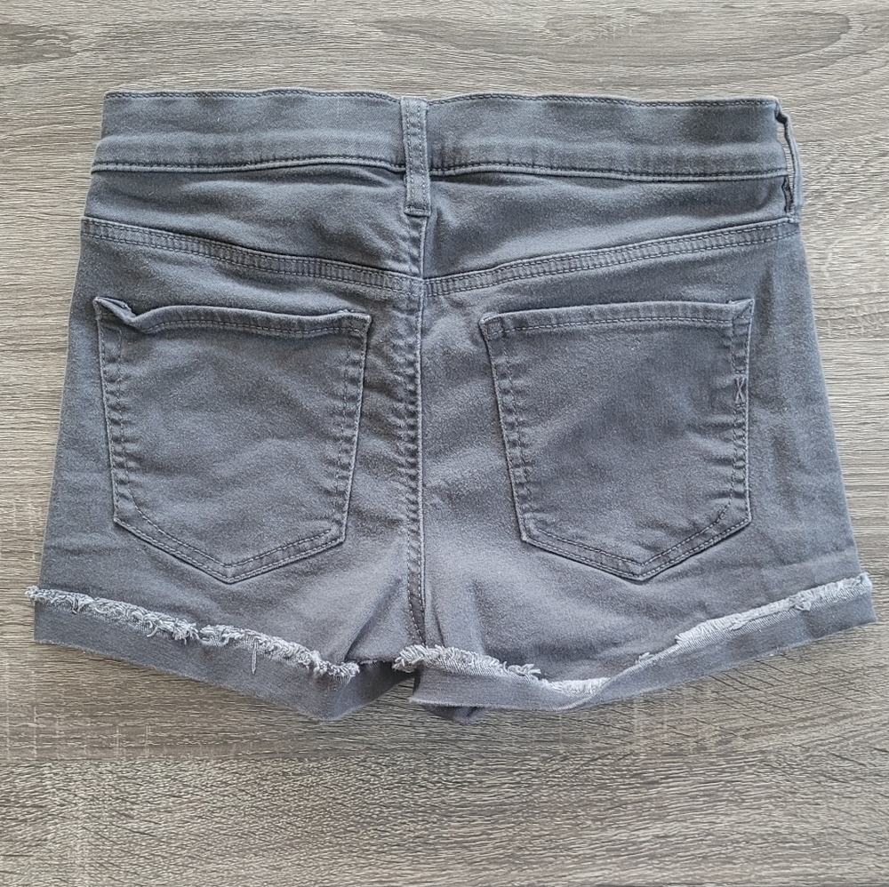 Express Stretch+ Mid Rise Shorts - Picture 2 of 4